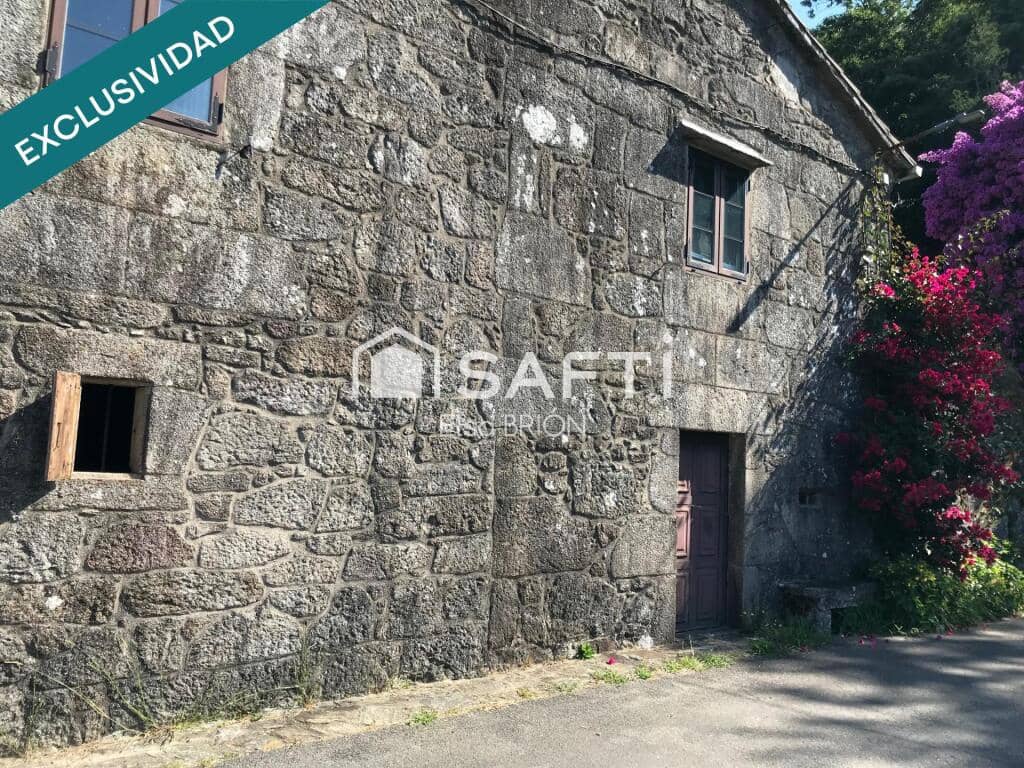 5 bedroom Finca/Country House for sale in Rois with pool - € 370,000 (Ref: 9174024)