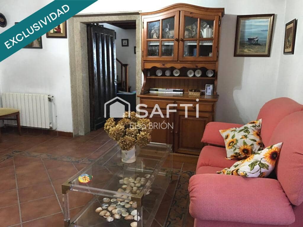 5 bedroom Finca/Country House for sale in Rois with pool - € 370,000 (Ref: 9174024)