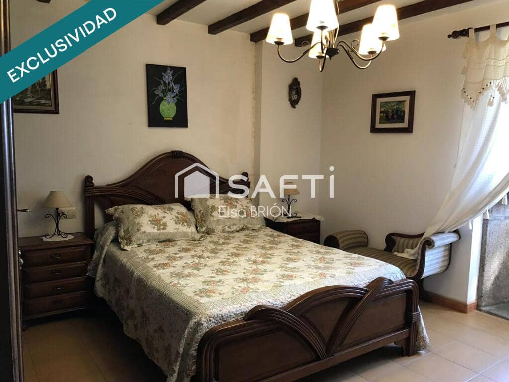 5 bedroom Finca/Country House for sale in Rois with pool - € 370,000 (Ref: 9174024)