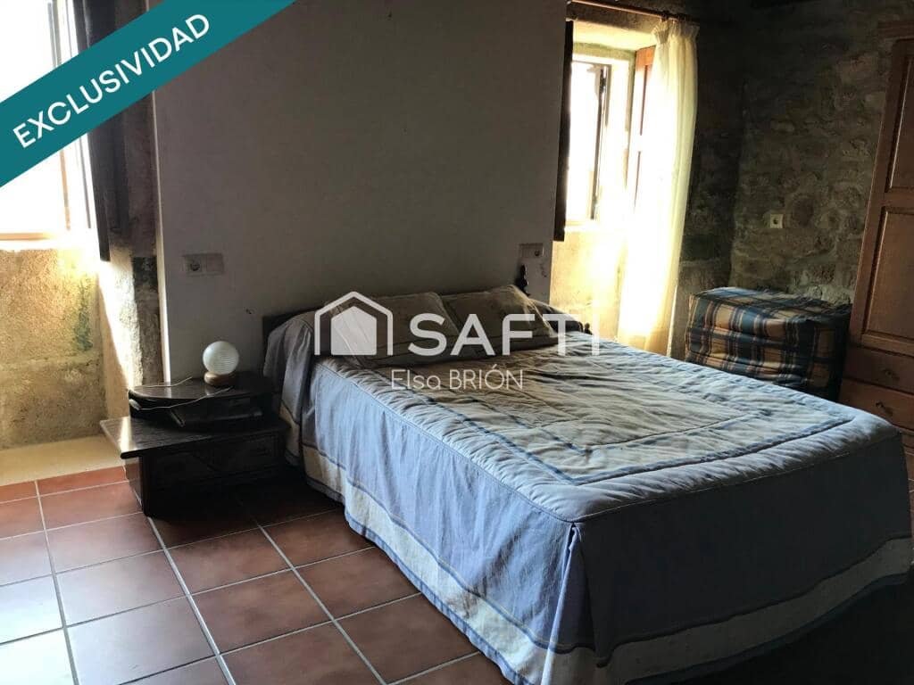 5 bedroom Finca/Country House for sale in Rois with pool - € 370,000 (Ref: 9174024)