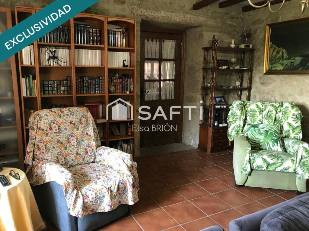 5 bedroom Finca/Country House for sale in Rois with pool - € 370,000 (Ref: 9174024)