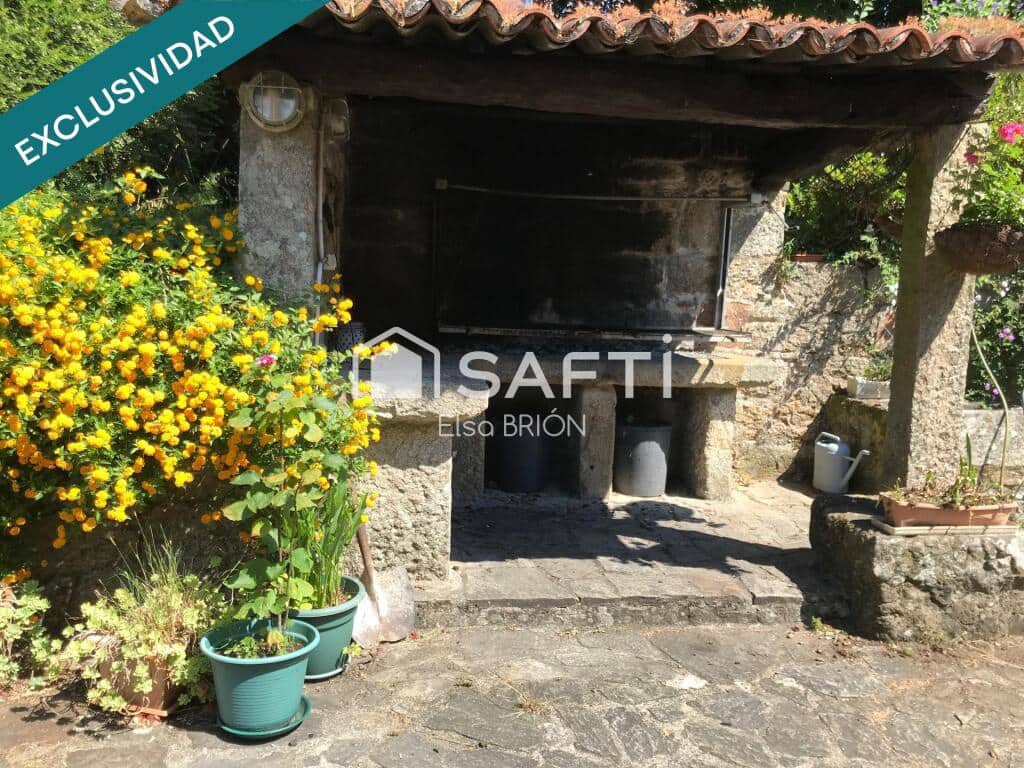 5 bedroom Finca/Country House for sale in Rois with pool - € 370,000 (Ref: 9174024)