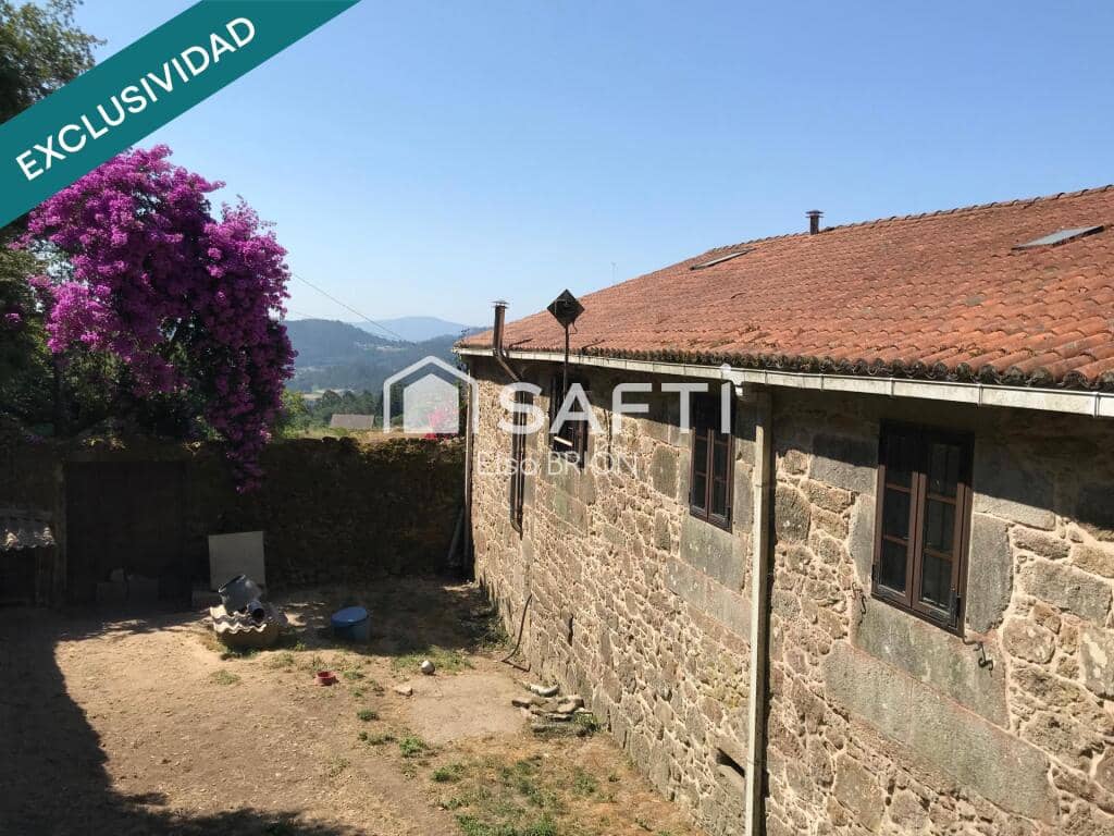 5 bedroom Finca/Country House for sale in Rois with pool - € 370,000 (Ref: 9174024)