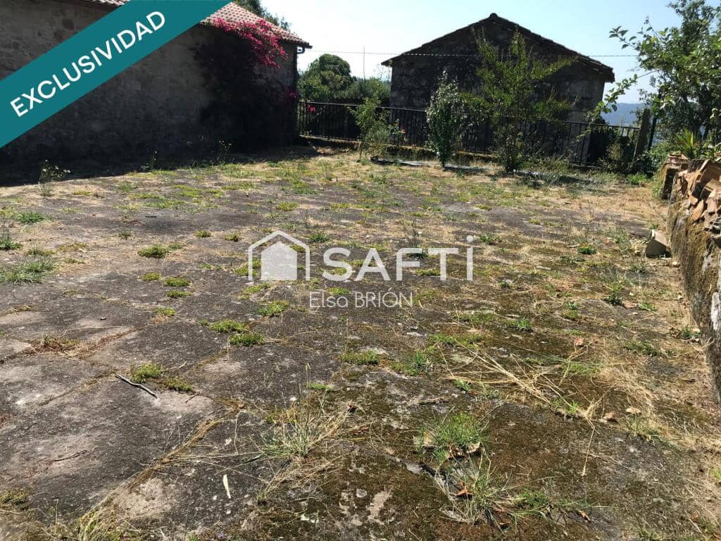 5 bedroom Finca/Country House for sale in Rois with pool - € 370,000 (Ref: 9174024)