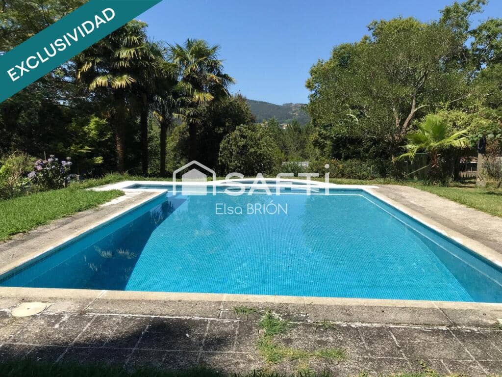 5 bedroom Finca/Country House for sale in Rois with pool - € 370,000 (Ref: 9174024)
