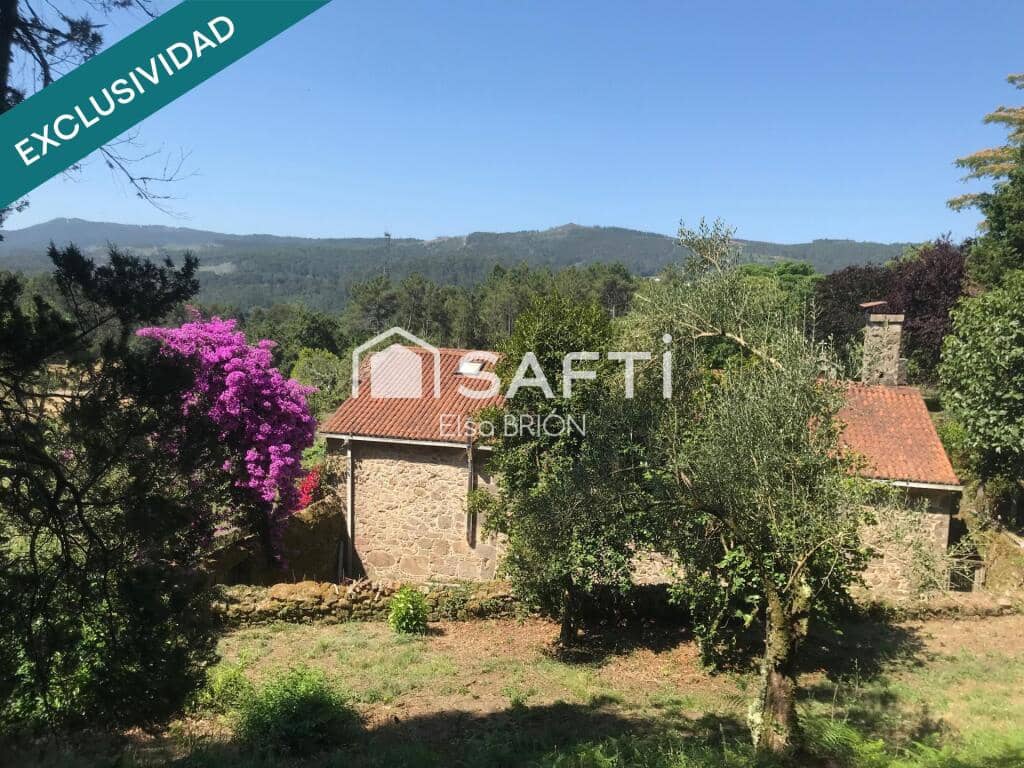 5 bedroom Finca/Country House for sale in Rois with pool - € 370,000 (Ref: 9174024)