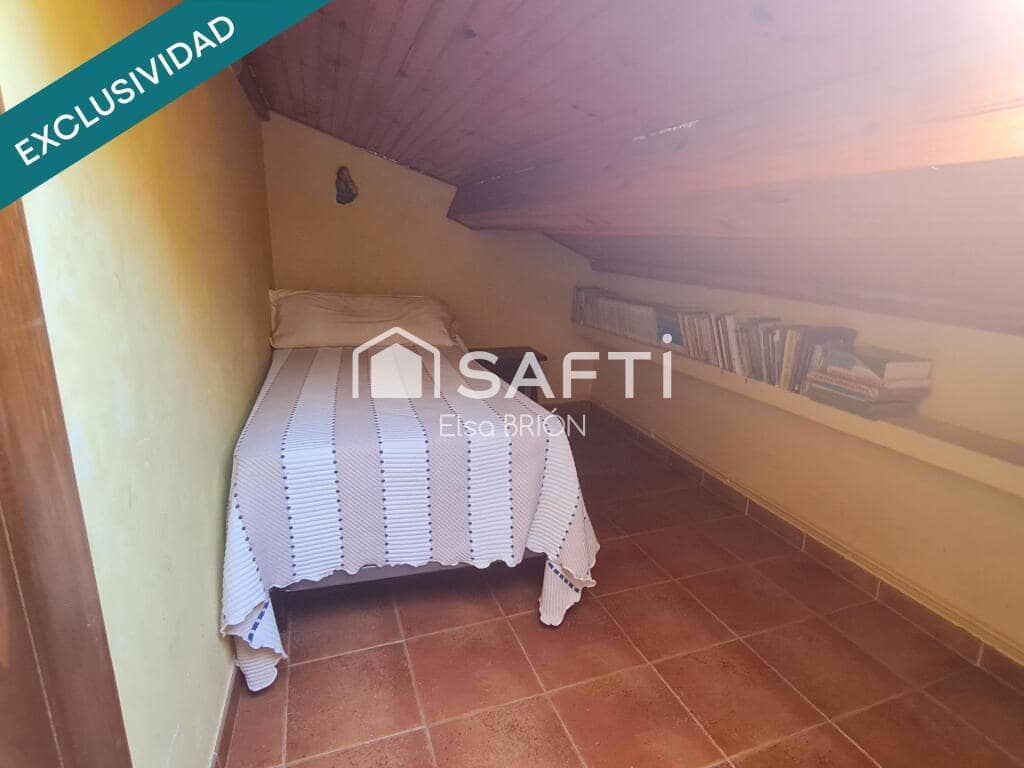 5 bedroom Finca/Country House for sale in Rois with pool - € 370,000 (Ref: 9174024)