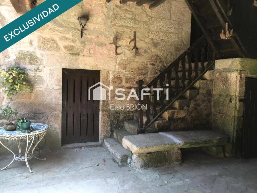 5 bedroom Finca/Country House for sale in Rois with pool - € 370,000 (Ref: 9174024)