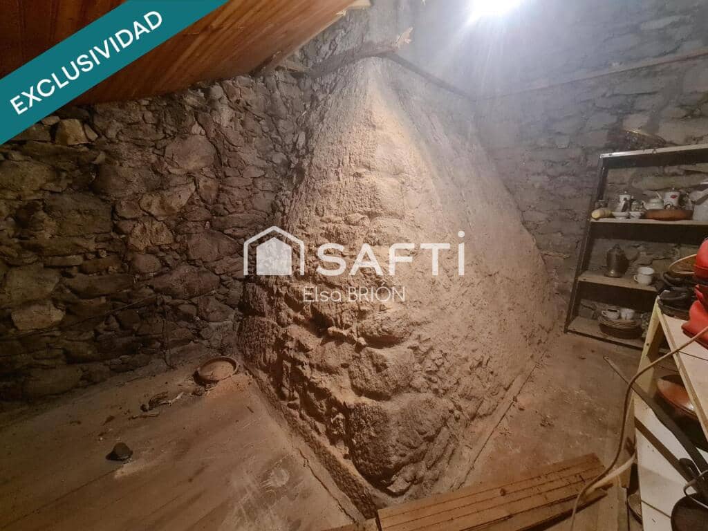 5 bedroom Finca/Country House for sale in Rois with pool - € 370,000 (Ref: 9174024)