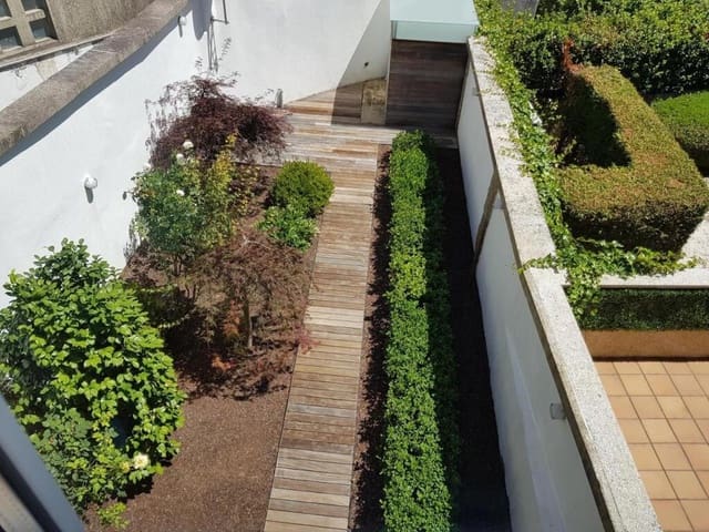 3 makuuhuone Rivitalo myytävänä paikassa Santiago de Compostela - 1 380 000 € (Ref: 9174033)