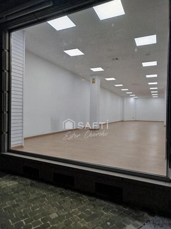 Commercial for rent in Ames - € 2,200 (Ref: 9174037)