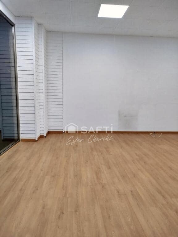 Commercial for rent in Ames - € 2,200 (Ref: 9174037)