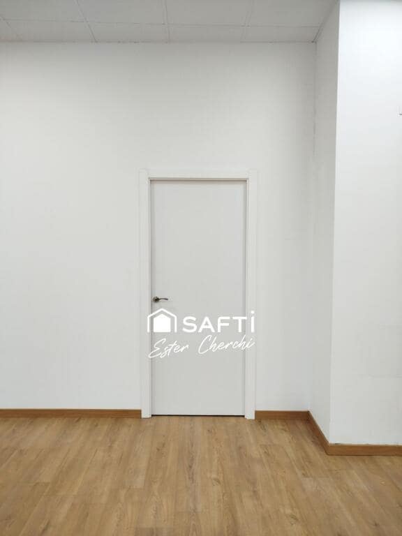 Commercial for rent in Ames - € 2,200 (Ref: 9174037)