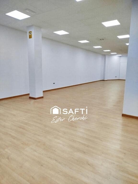 Commercial for rent in Ames - € 2,200 (Ref: 9174037)