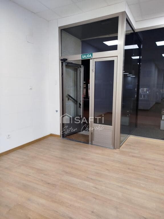 Commercial for rent in Ames - € 2,200 (Ref: 9174037)