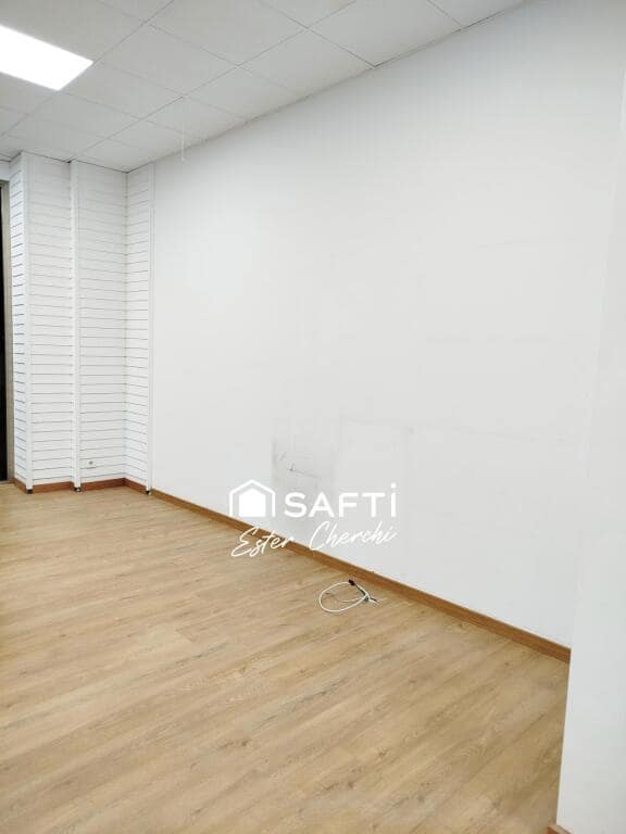 Commercial for rent in Ames - € 2,200 (Ref: 9174037)