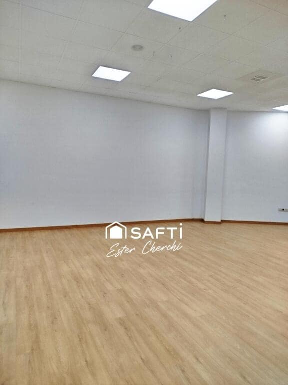 Commercial for rent in Ames - € 2,200 (Ref: 9174037)