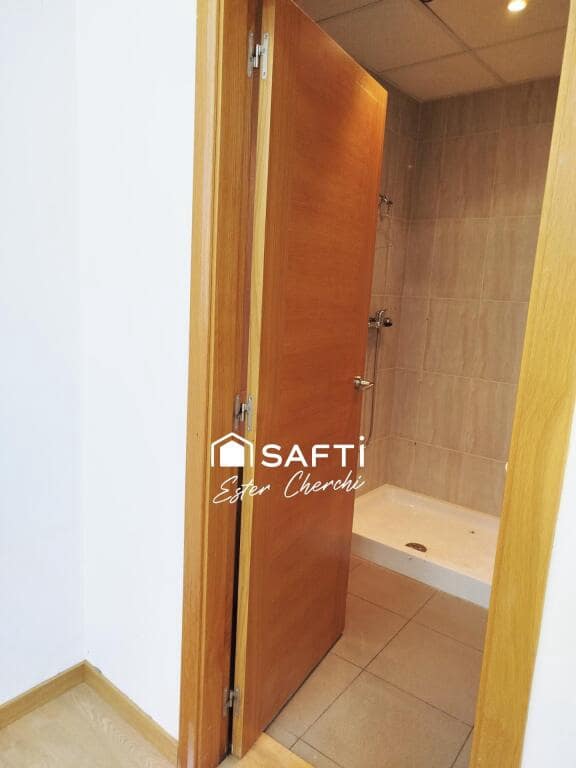 Commercial for rent in Ames - € 2,200 (Ref: 9174037)