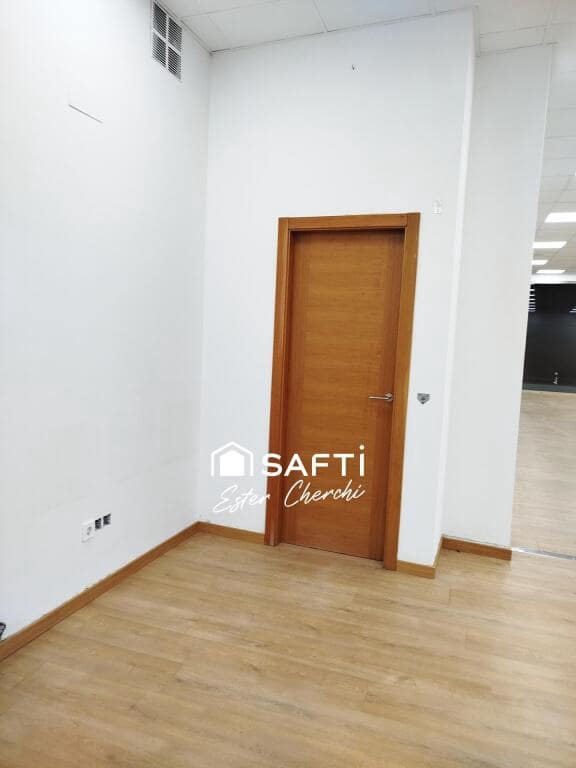 Commercial for rent in Ames - € 2,200 (Ref: 9174037)