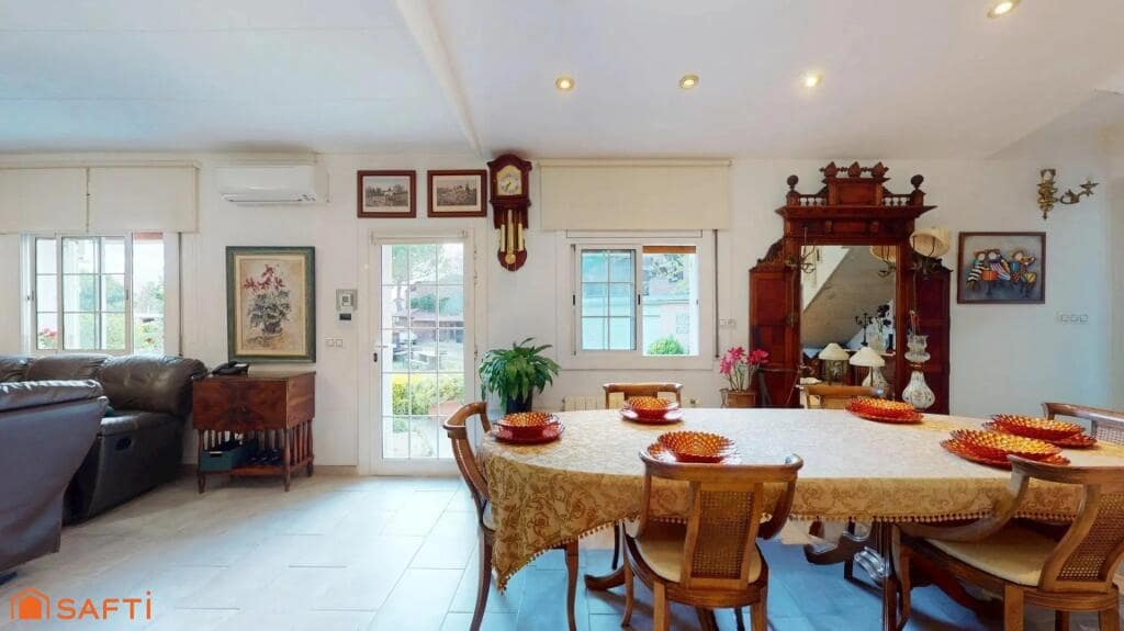 4 soveværelse Villa til salg i Girona by med swimmingpool garage - € 890.000 (Ref: 9174042)