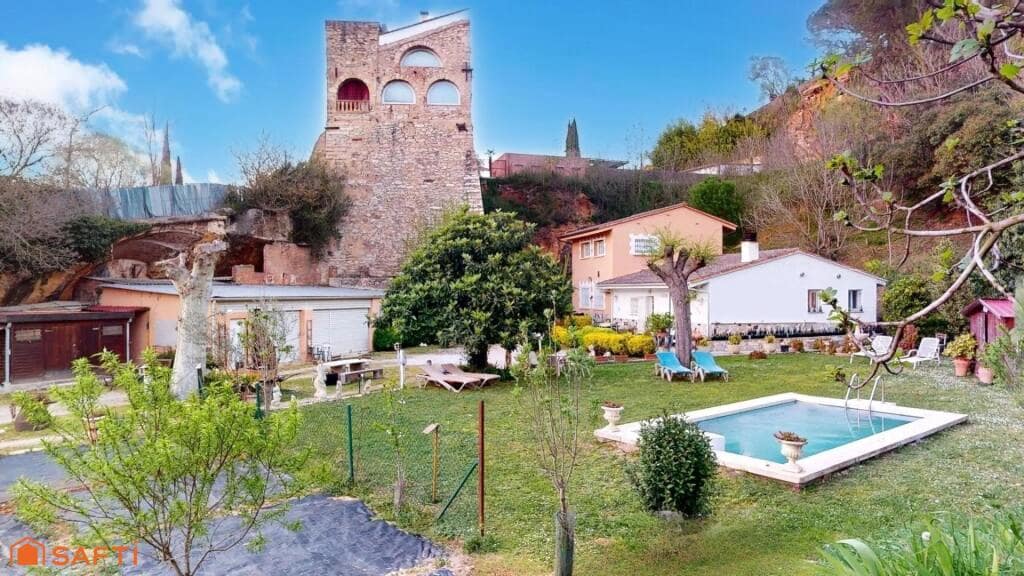4 soveværelse Villa til salg i Girona by med swimmingpool garage - € 890.000 (Ref: 9174042)