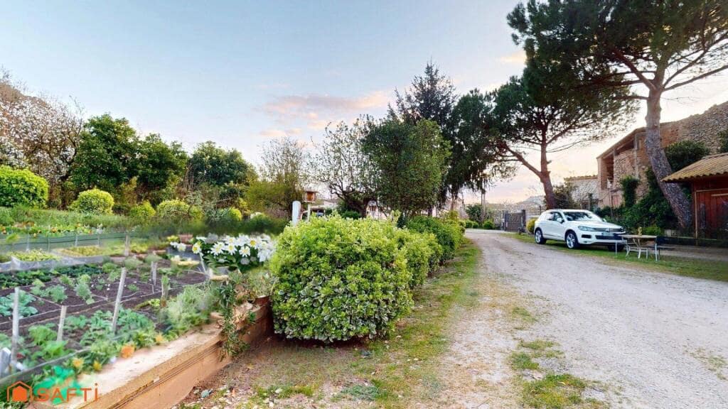 4 soveværelse Villa til salg i Girona by med swimmingpool garage - € 890.000 (Ref: 9174042)