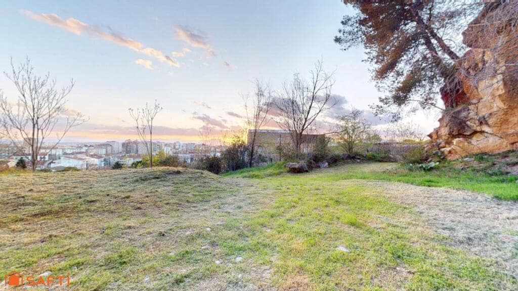 4 soveværelse Villa til salg i Girona by med swimmingpool garage - € 890.000 (Ref: 9174042)