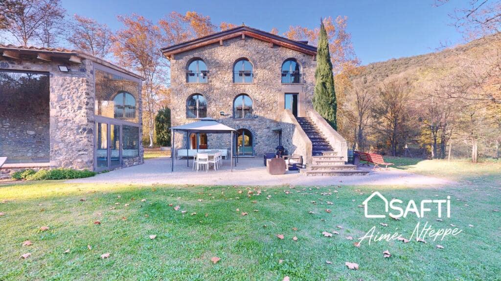 4 soveværelse Finca/Landehus til salg i Sant Joan les Fonts med swimmingpool garage - € 1.250.000 (Ref: 9174043)