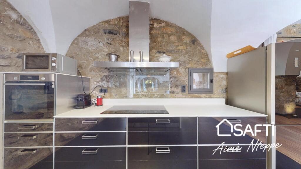 4 soveværelse Finca/Landehus til salg i Sant Joan les Fonts med swimmingpool garage - € 1.250.000 (Ref: 9174043)