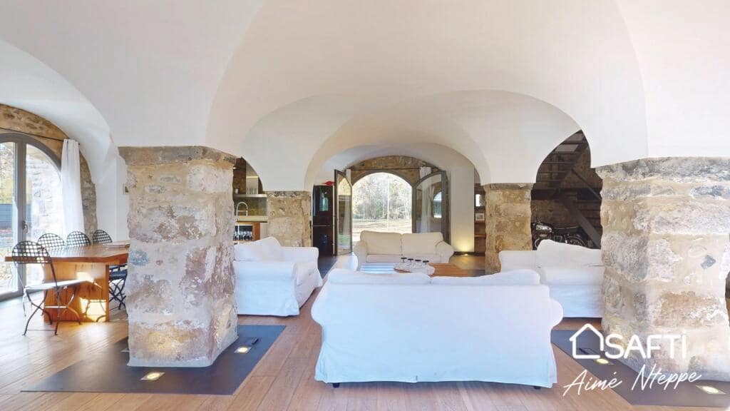 4 soveværelse Finca/Landehus til salg i Sant Joan les Fonts med swimmingpool garage - € 1.250.000 (Ref: 9174043)