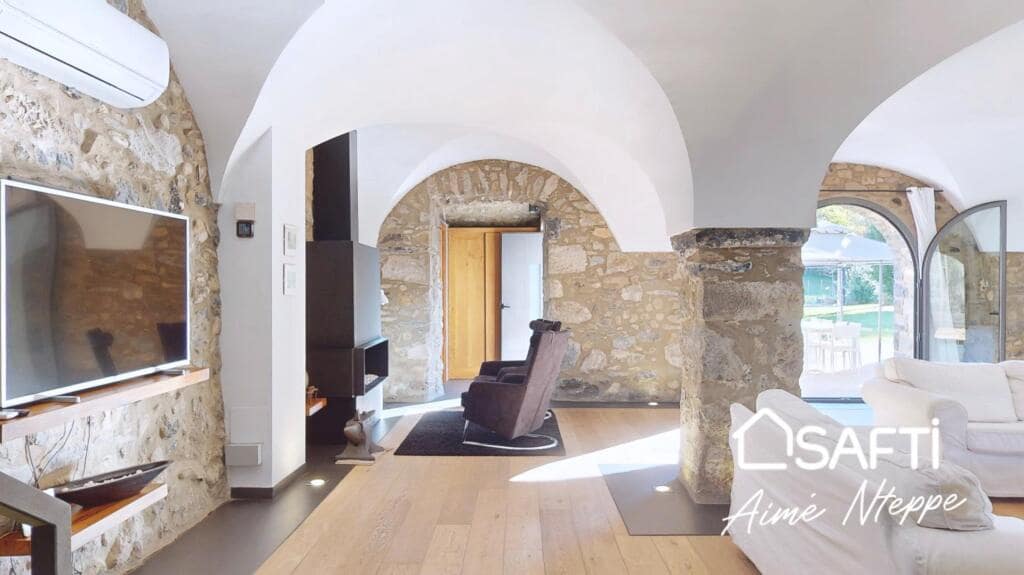 4 soveværelse Finca/Landehus til salg i Sant Joan les Fonts med swimmingpool garage - € 1.250.000 (Ref: 9174043)