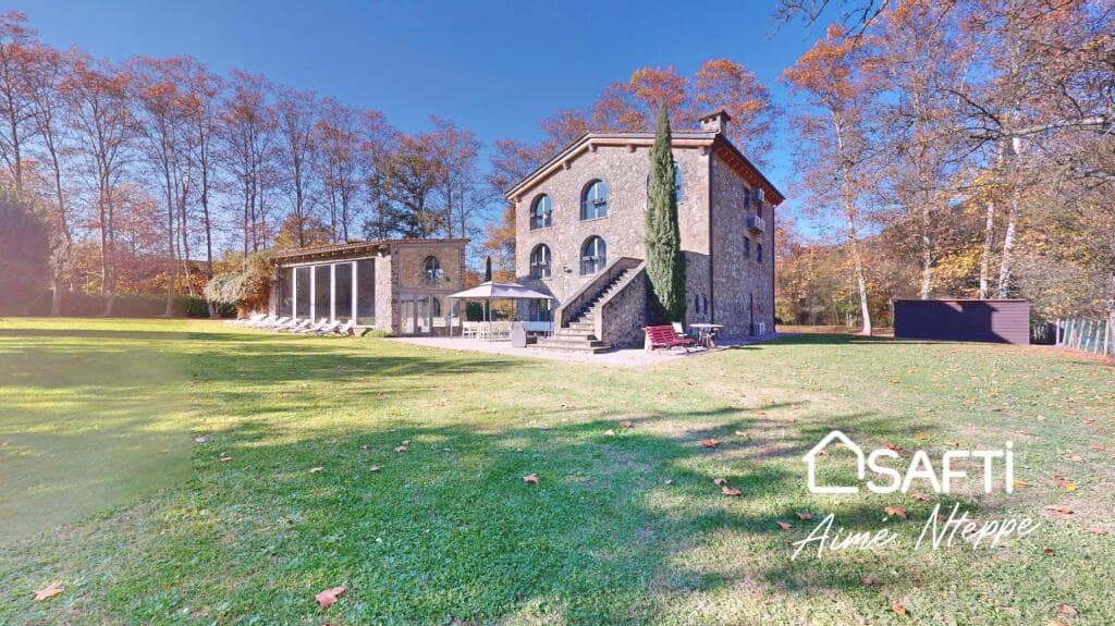 4 soveværelse Finca/Landehus til salg i Sant Joan les Fonts med swimmingpool garage - € 1.250.000 (Ref: 9174043)