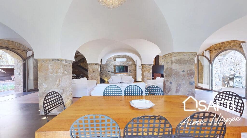 4 soveværelse Finca/Landehus til salg i Sant Joan les Fonts med swimmingpool garage - € 1.250.000 (Ref: 9174043)