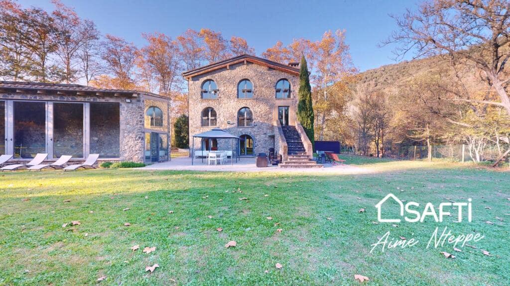 4 soveværelse Finca/Landehus til salg i Sant Joan les Fonts med swimmingpool garage - € 1.250.000 (Ref: 9174043)