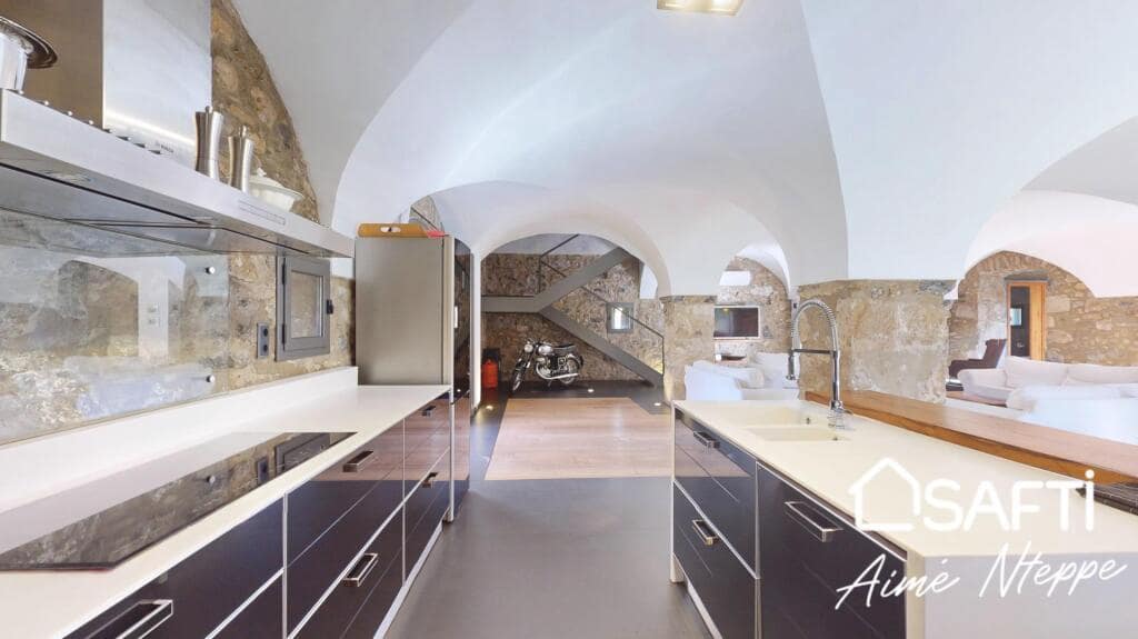 4 soveværelse Finca/Landehus til salg i Sant Joan les Fonts med swimmingpool garage - € 1.250.000 (Ref: 9174043)