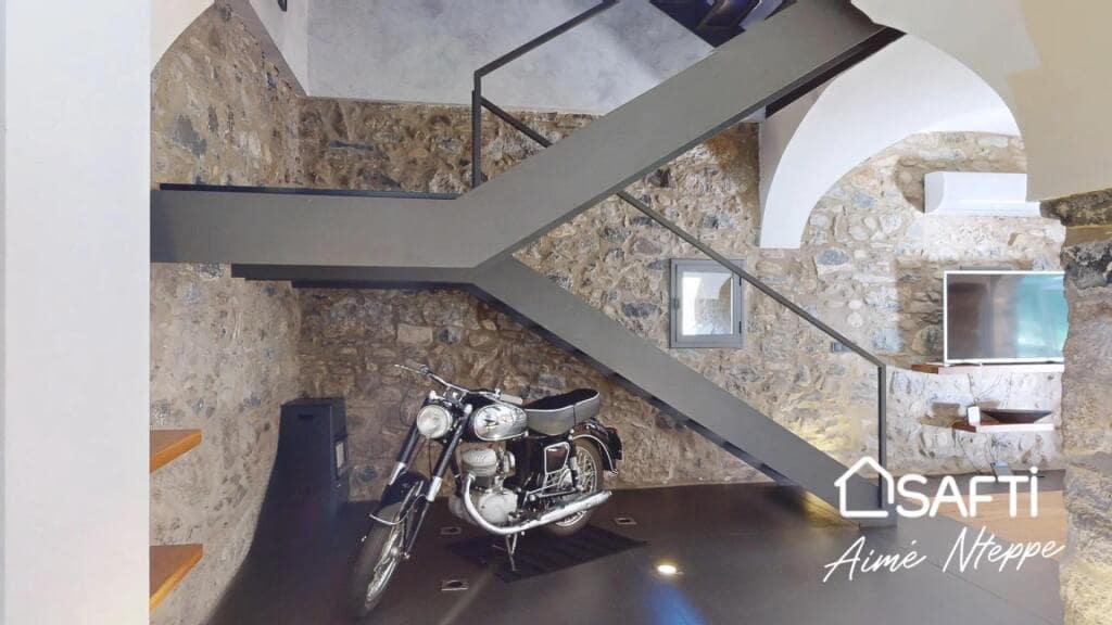 4 soveværelse Finca/Landehus til salg i Sant Joan les Fonts med swimmingpool garage - € 1.250.000 (Ref: 9174043)