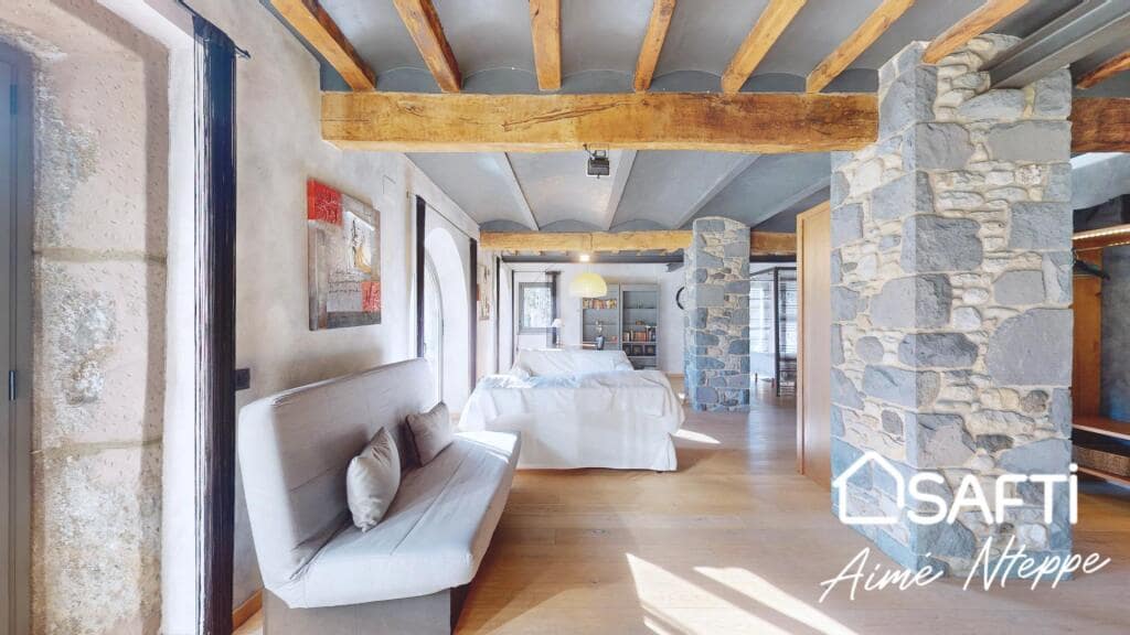 4 soveværelse Finca/Landehus til salg i Sant Joan les Fonts med swimmingpool garage - € 1.250.000 (Ref: 9174043)