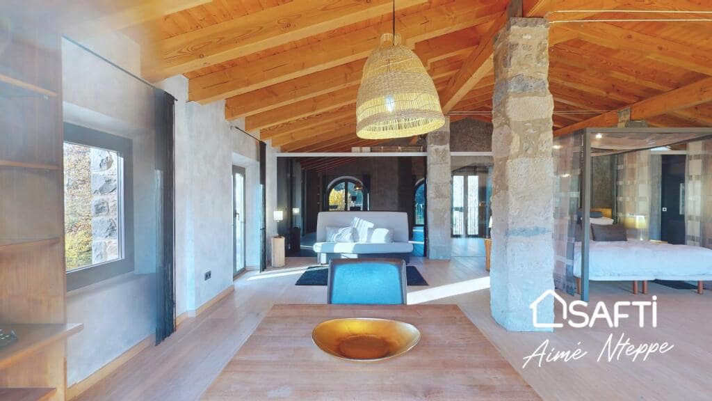 4 soveværelse Finca/Landehus til salg i Sant Joan les Fonts med swimmingpool garage - € 1.250.000 (Ref: 9174043)