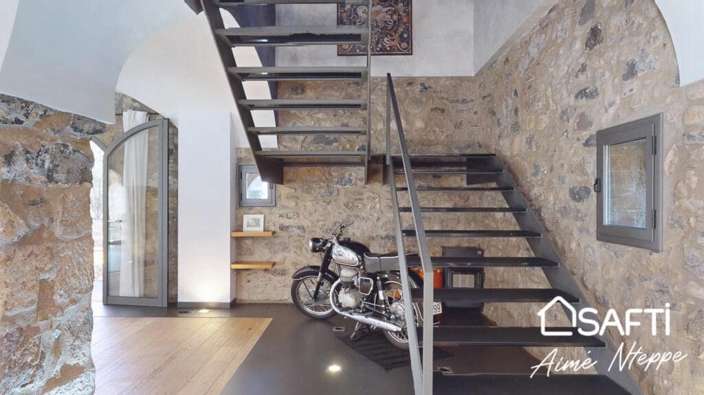 4 soveværelse Finca/Landehus til salg i Sant Joan les Fonts med swimmingpool garage - € 1.250.000 (Ref: 9174043)