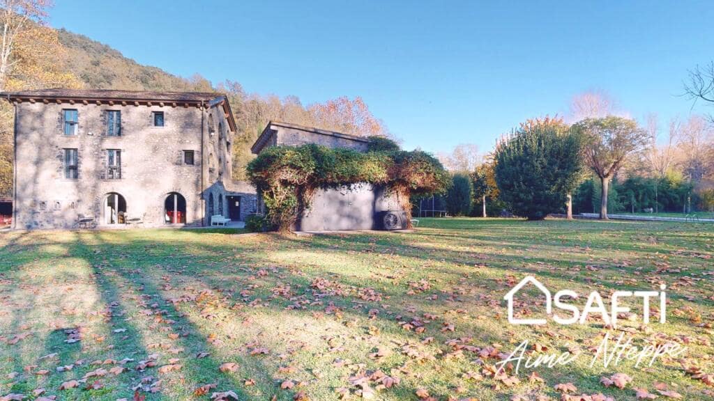 4 soveværelse Finca/Landehus til salg i Sant Joan les Fonts med swimmingpool garage - € 1.250.000 (Ref: 9174043)