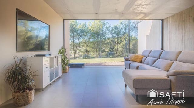 6 bedroom Villa for sale in Sant Julià de Ramis with pool garage - € 985,000 (Ref: 9174047)