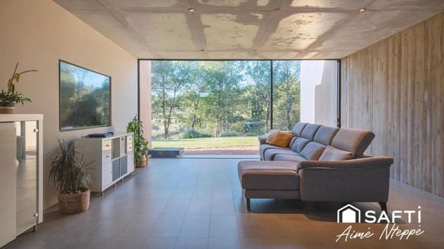 6 bedroom Villa for sale in Sant Julià de Ramis with pool garage - € 985,000 (Ref: 9174047)