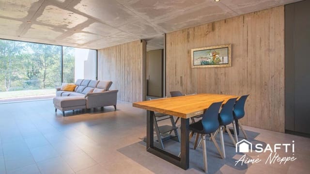 6 bedroom Villa for sale in Sant Julià de Ramis with pool garage - € 985,000 (Ref: 9174047)