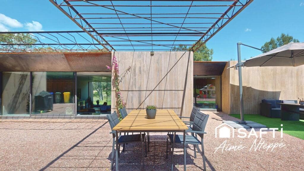 6 slaapkamer Villa te koop in Sant Julia de Ramis met zwembad garage - € 985.000 (Ref: 9174047)