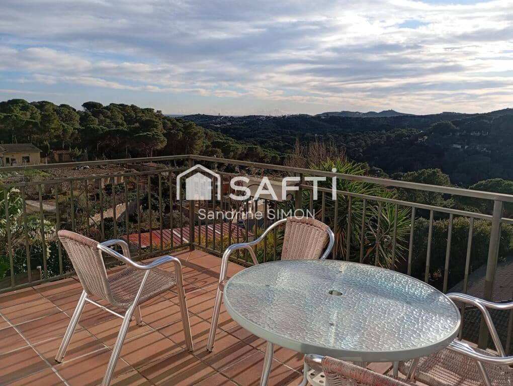 3 slaapkamer Villa te koop in Lloret de Mar met zwembad garage - € 380.000 (Ref: 9174052)