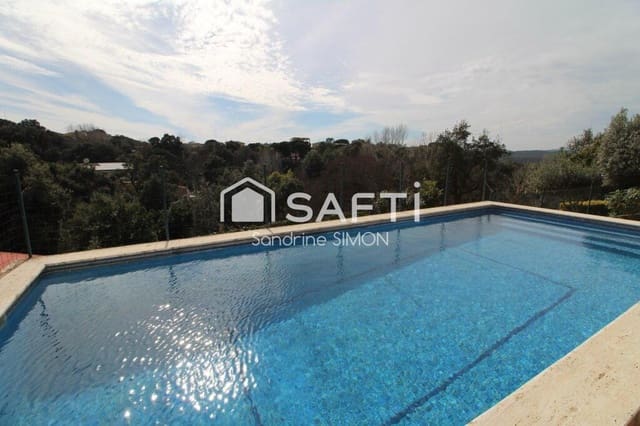 4 soveværelse Villa til salg i Aiguaviva Parc, Vidreres med swimmingpool - € 315.000 (Ref: 9174053)