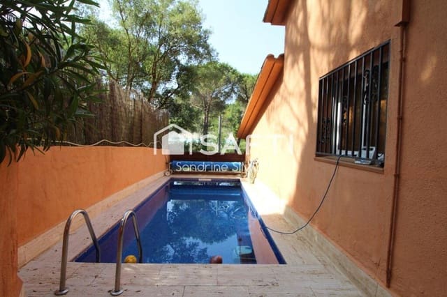 4 soveværelse Villa til salg i Aiguaviva Parc, Vidreres med swimmingpool garage - € 265.000 (Ref: 9174058)