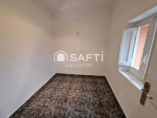 4 bedroom Villa for sale in Palau-saverdera with garage - € 249,000 (Ref: 9174062)