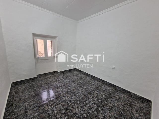 4 bedroom Villa for sale in Palau-saverdera with garage - € 249,000 (Ref: 9174062)