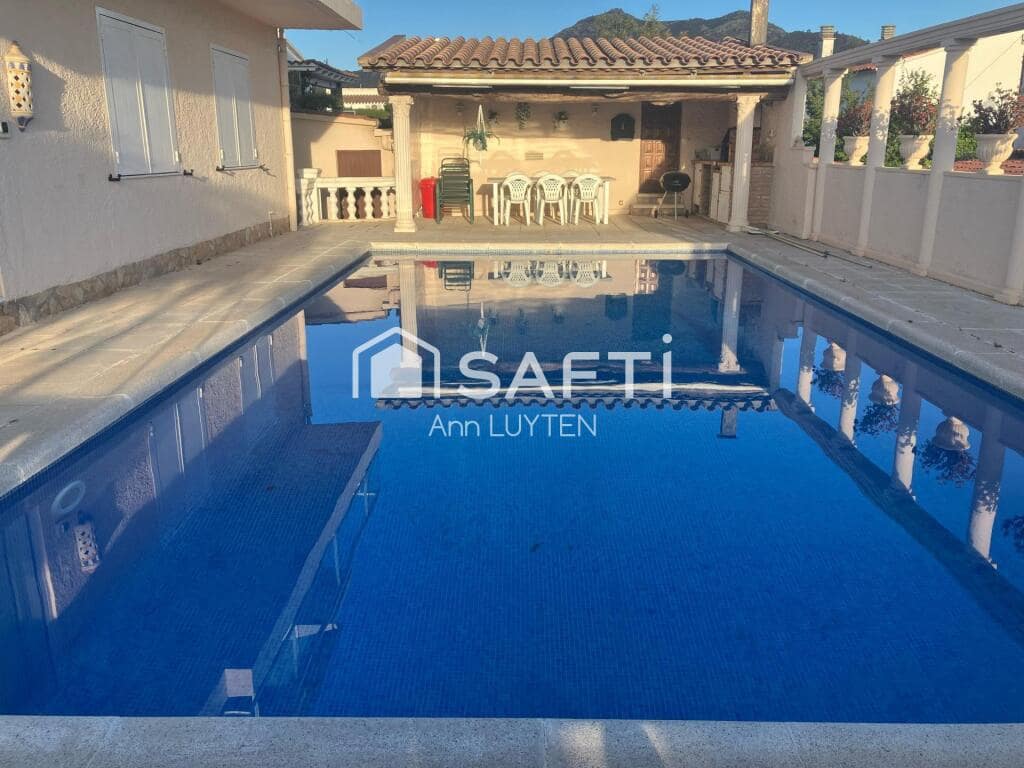 Chalet de 7 habitaciones en Roses en venta con piscina garaje - 649.000 € (Ref: 9174067)
